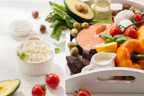 Todas las vitaminas se encuentran en los productos que consumimos habitualmente, principalmente en frutas y vegetales.