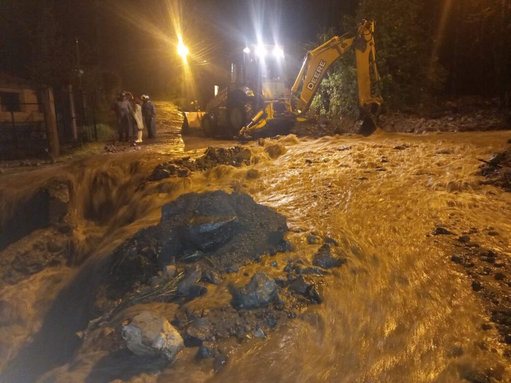 Pueblos anegados e incomunicados por el desbordamiento del río Chantaco. Foto: ECU 911