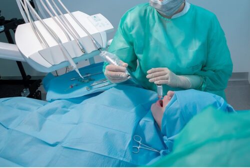 Especialista maxilofacial atiende en el Hospital Municipal