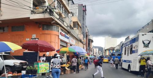 Inseguridad amedrenta a comerciantes de las afueras del mercado Modelo