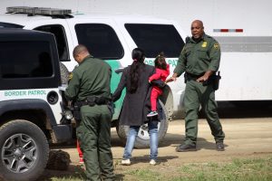 Migrantes ya no serán expulsados de EE.UU. bajo el pretexto de la pandemia