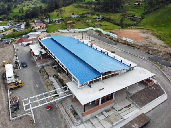 Construcción de la Terminal en Saraguro con avance del 70%
