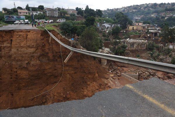 Además de vidas, las lluvias han destruido gran cantidad de infraestructura.