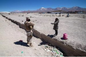 Chile mantiene control militar migratorio en su frontera