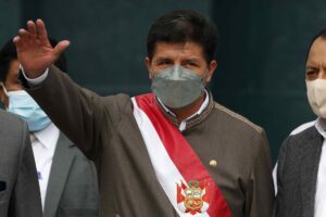 Presidente Castillo plantea nueva Constitución en Perú