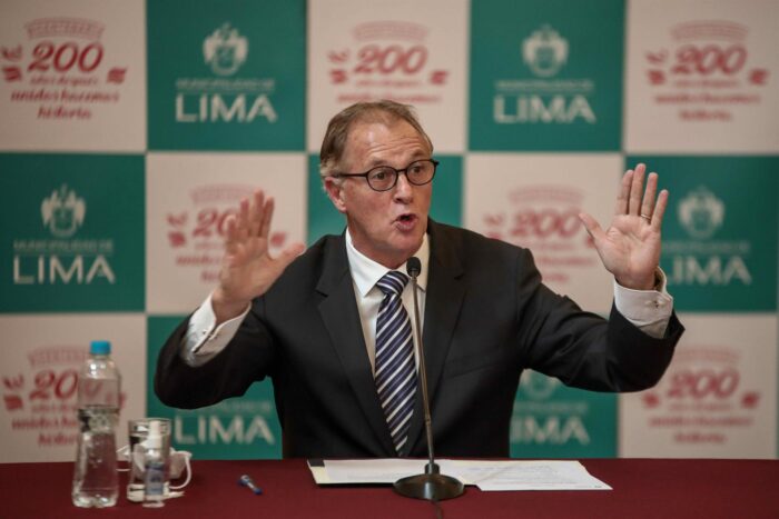 Destituido el Alcalde de Lima
