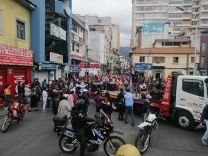 Devotos de Ambato recuerdan el viacrucis de Jesús