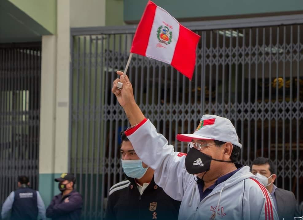 Peruanos en Loja no se sienten representados por Castillo