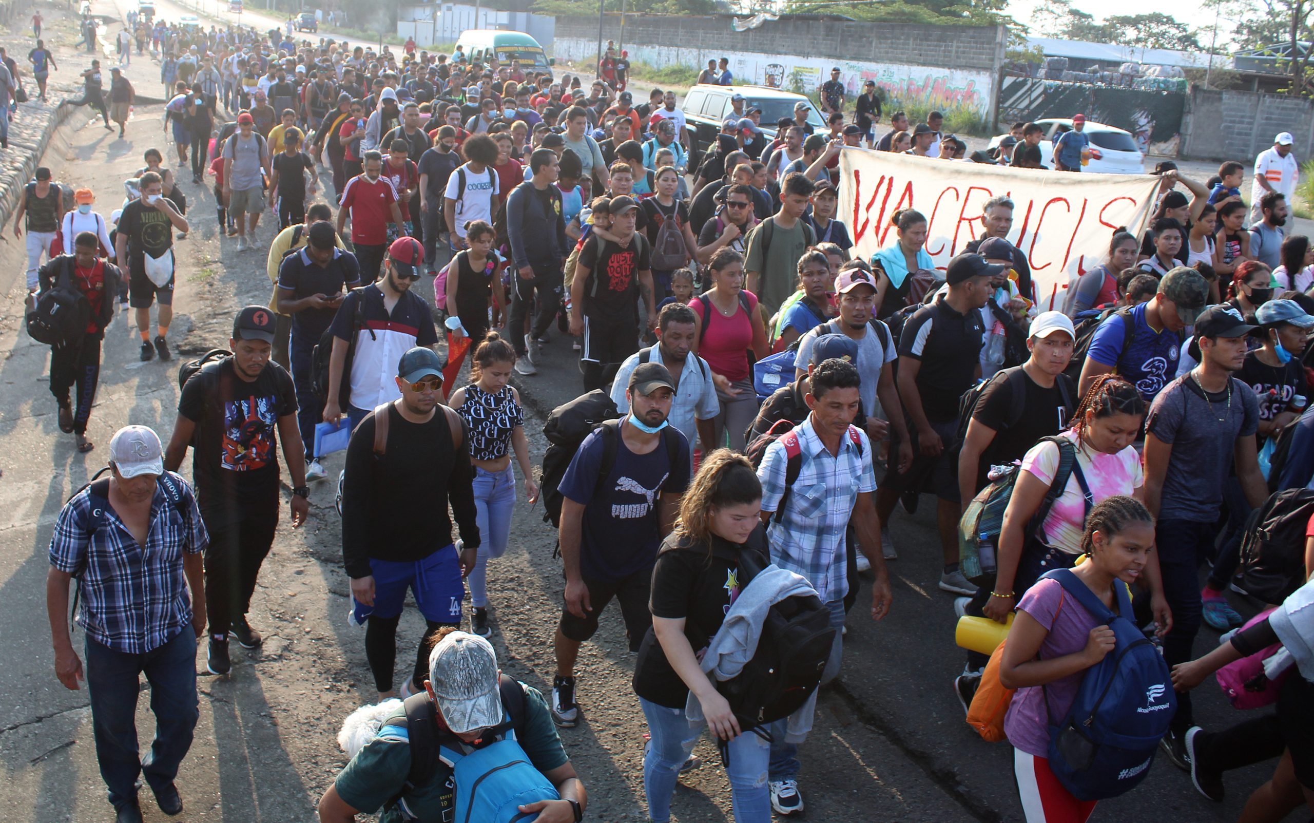 Nueva caravana de migrantes acuerda regularización con autoridades mexicanas