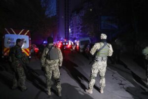 Dos misiles rusos impactan en Kiev y dejan varios heridos