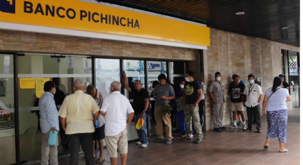 Usuarios denuncian problemas con sistema de Banco Pichincha