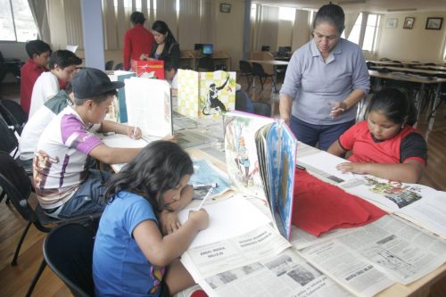 La Biblioteca Municipal está ubicada en las calles Atipillahuazo y Rocafuerte.