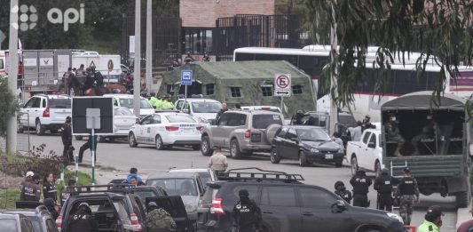 Más de 800 policias y militares se han movilizado al sitio para controlar la situación.