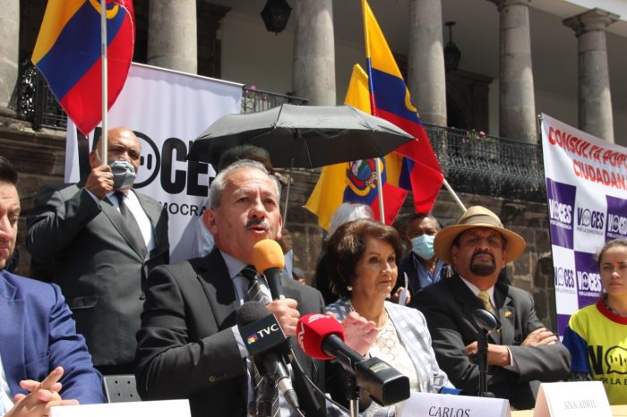 Acto. El colectivo Voces por la Democracia ofreció detalles de los temas que quieren consultar a los ecuatorianos.