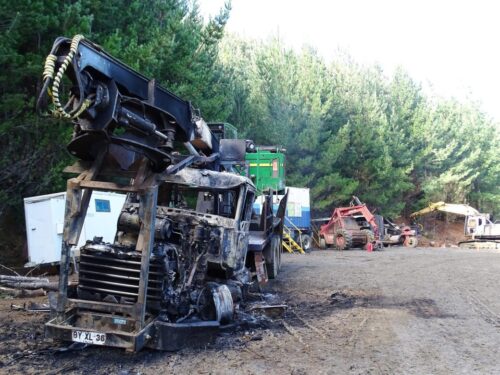Nuevo ataque mapuche en el sur de Chile deja 20 vehículos quemados