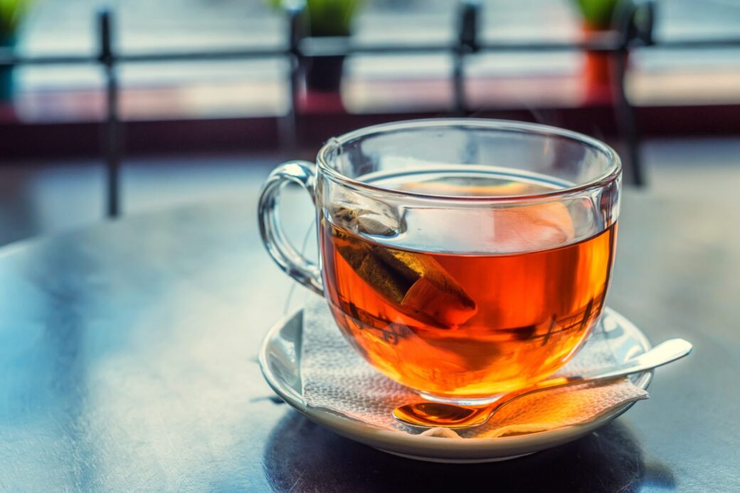 Los expertos aconsejan el consumo de hasta cuatro tazas de té al día.