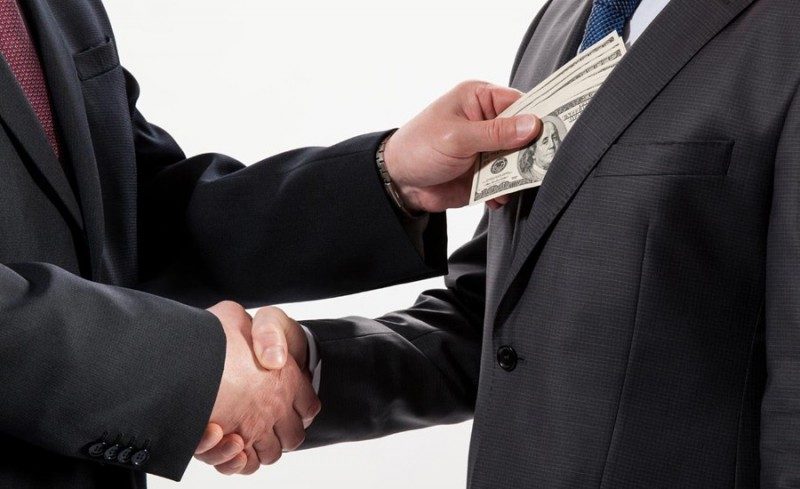 ¿Cuánto le cuesta la corrupción a un trabajador o un empresario honesto?