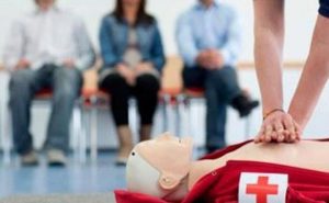 Curso de primeros auxilios en la Cruz Roja de Tungurahua