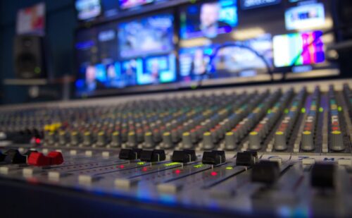 Curso de broadcasting y radiodifusión en la UTA