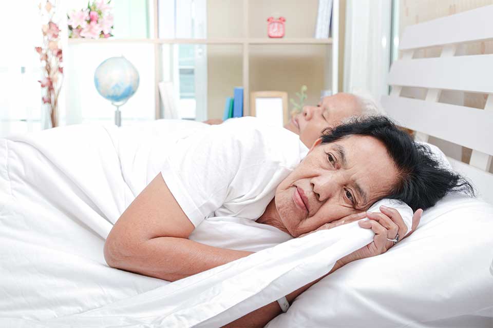 La falta o interrupción del sueño se asocia con algunas formas de demencia.