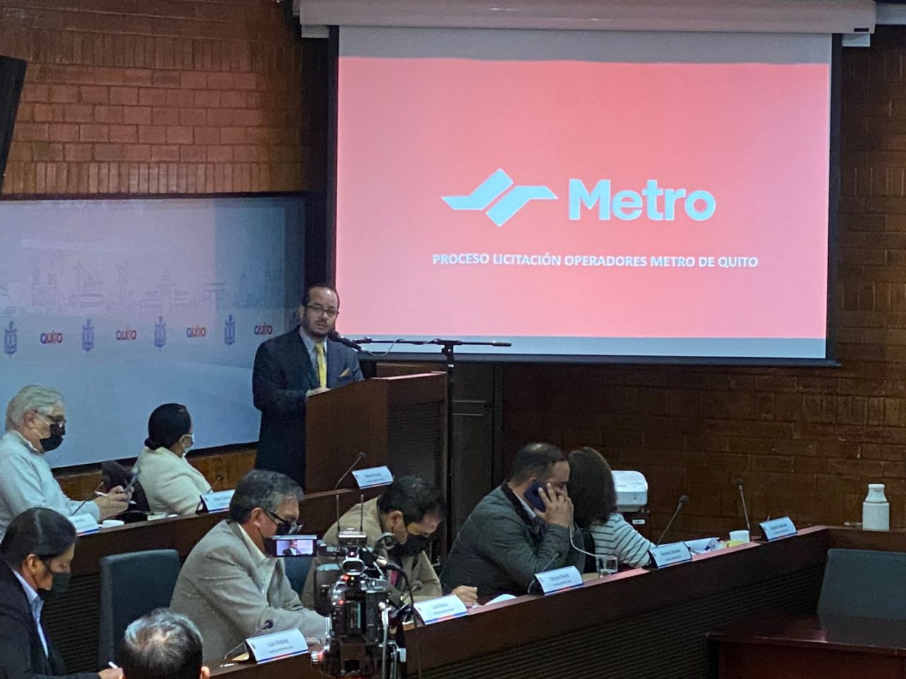 Metro de Quito sin sistema de cobro definido a ocho meses de su operación