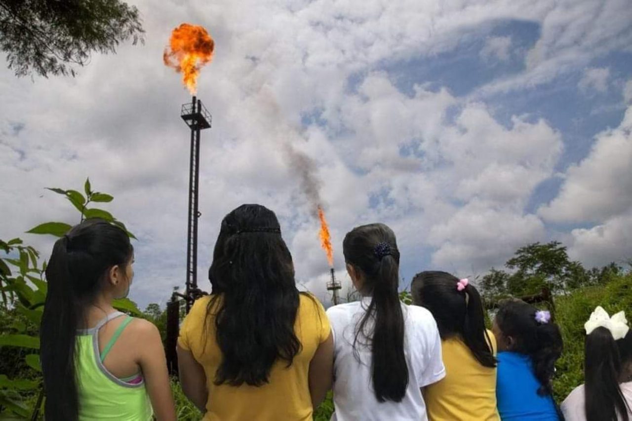 Ecuador convoca concurso para reabrir 100 pozos de petróleo y captar gas
