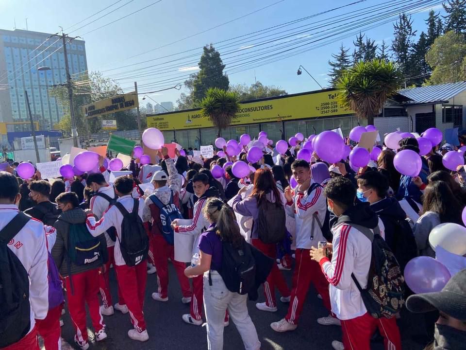 Estudiantes recorren las calles en apoyo a compañera abusada sexualmente
