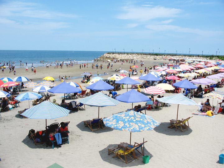 Las playas suelen ser los sitios más visitados durante los feriados.