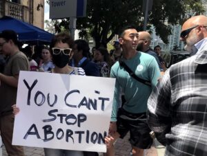 Las grandes empresas estadounidenses guardan silencio sobre el aborto