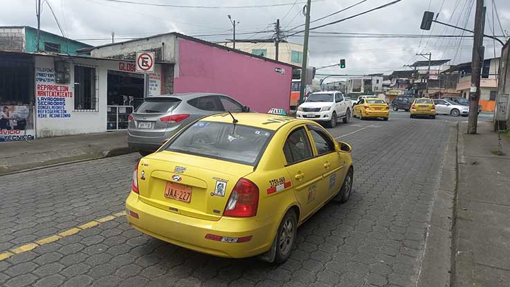 TRÁNSITO. Muchos taxistas esperan el alza de la tarifa, para no trabajar a pérdida. 