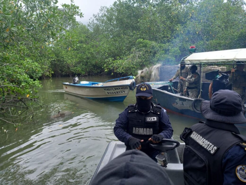 La Fuerza Naval en un operativo de control (foto referencial, cortesía)