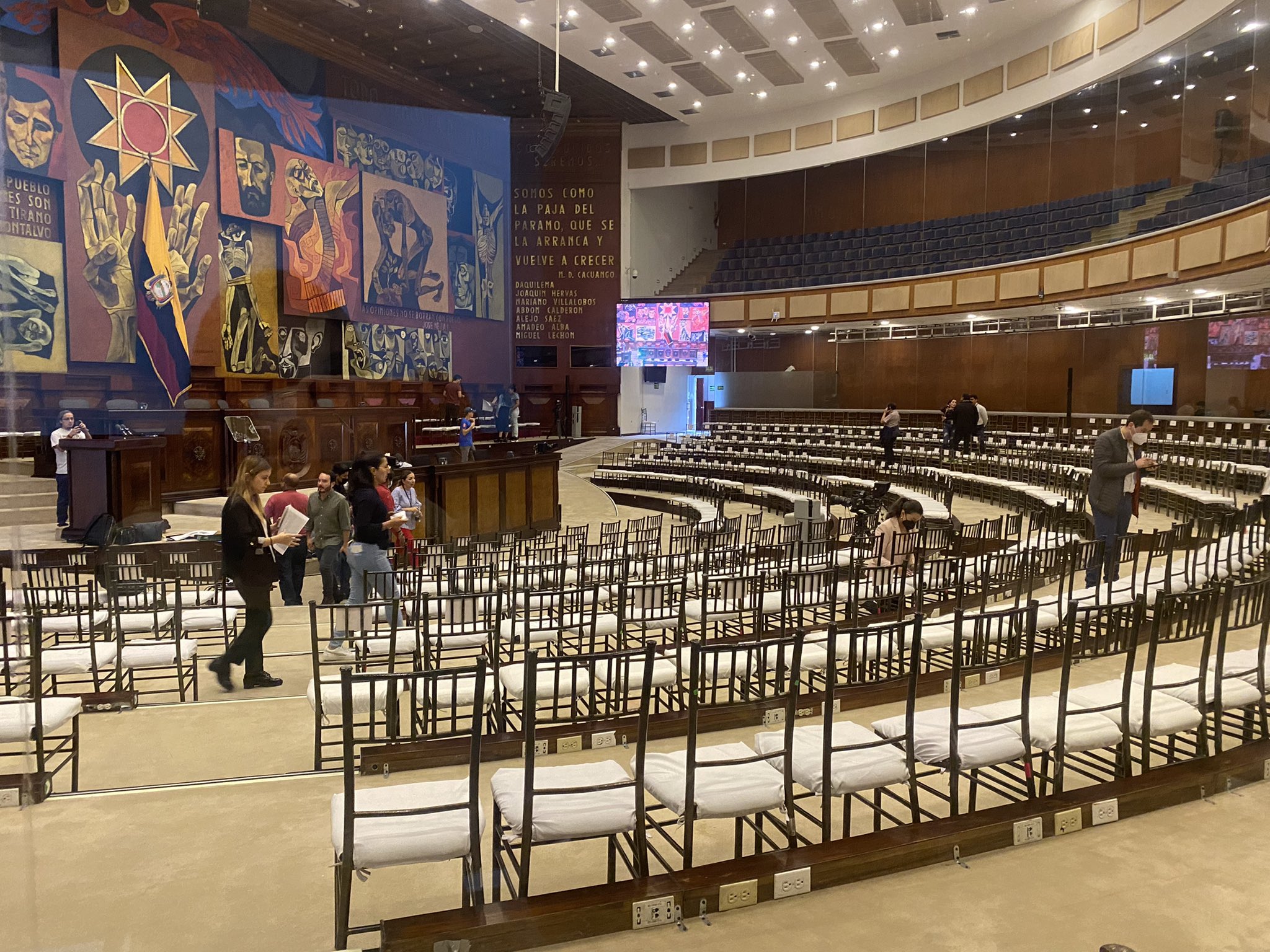 El salón plenario de la Asamblea es acondicionado para recibir al menos 500 invitados (foto cortesía).