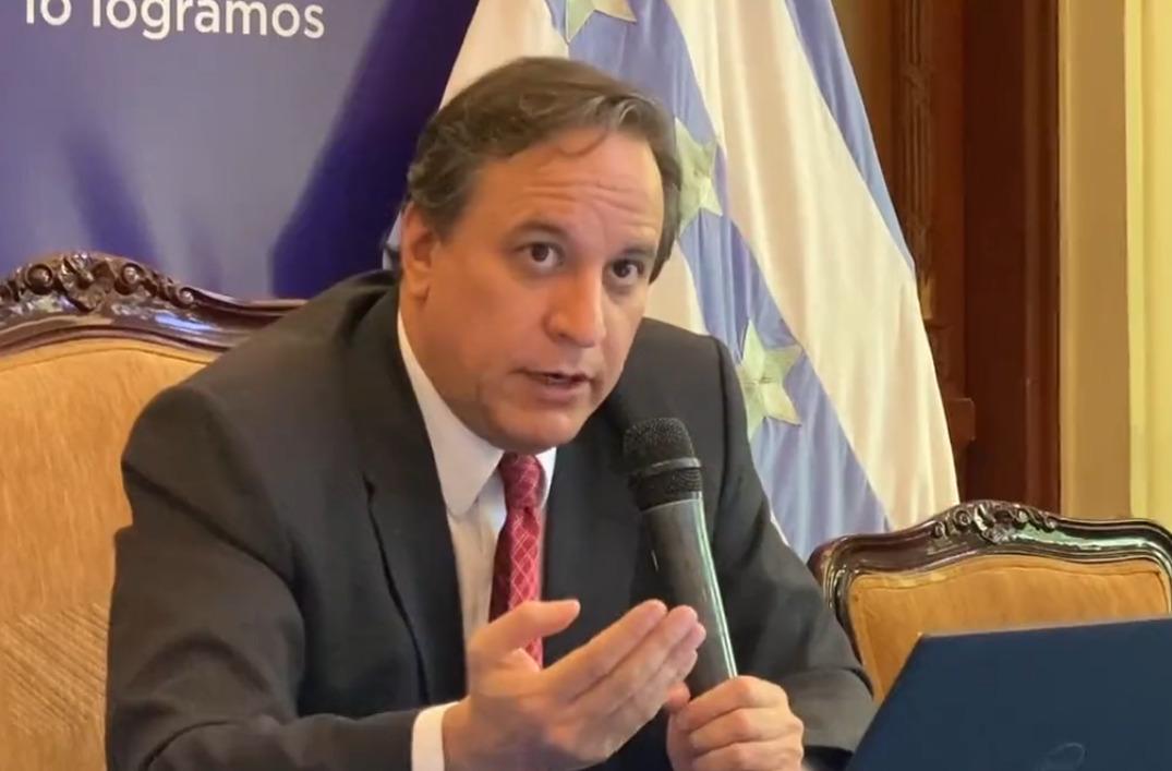 IMPORTANCIA. El ministro Simón Cueva tiene el reto de cambiar la inercia del malgasto público.