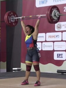 Ecuatoriana Bella Paredes se  consagra campeona mundial en levantamiento de pesas
