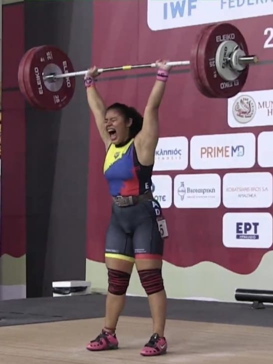 Ecuatoriana Bella Paredes se  consagra campeona mundial en levantamiento de pesas