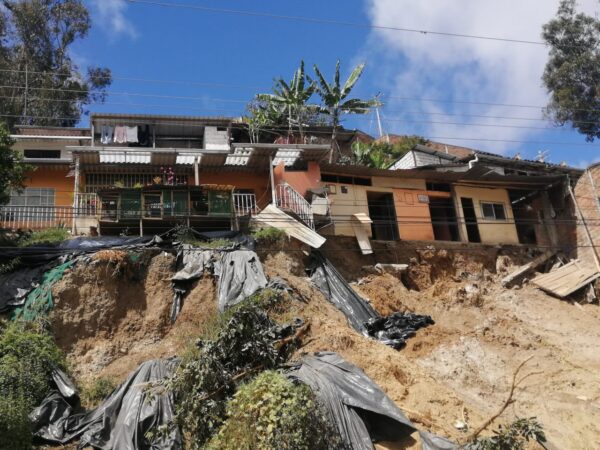 Vivienda se desplomó y hay más casas en riesgo en Las Palmas