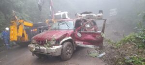 Emergencia. El 16 de mayo de 2022, un vehículo cayó al barranco en la vía Cuicocha - Apuela, por problemas en la mesa de la carretera, causados por el invierno. 