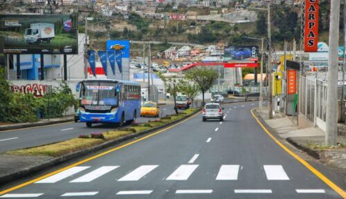 Cierre de vías por mantenimiento de puentes peatonales en Ambato