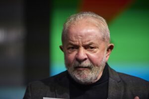 Lula admite que la elección «está muy pareja y muy disputada»