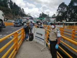 Migración. En el puente de Rumichaca existen controles permanentes de migrantes, no así en los pasos de segundo y tercer orden.