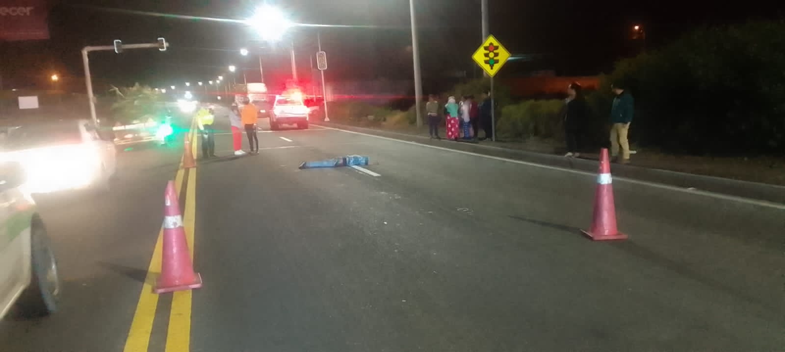 Hombre muere atropellado en la vía Ambato-Quito