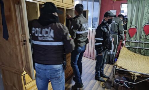 Casa allanada en la Letamendi, presuntamente vendían pornografía infantil