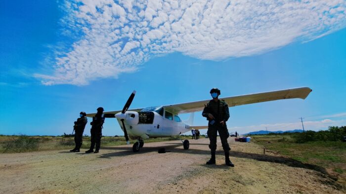 CONTROL, La FAE interceptó una avioneta en una pista clandestina. (Foto: Archivo).