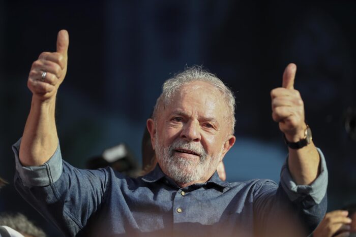 Lula contradice a Petro