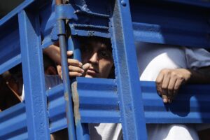 Las cárceles en El Salvador están ‘a tope’