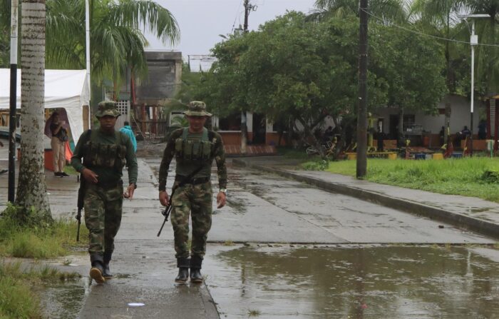 La presencia del Estado colombiano se limita en las zonas rurales a controles militares.