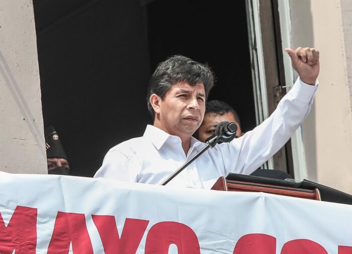 Presidente peruano gana batalla en caso de plagio