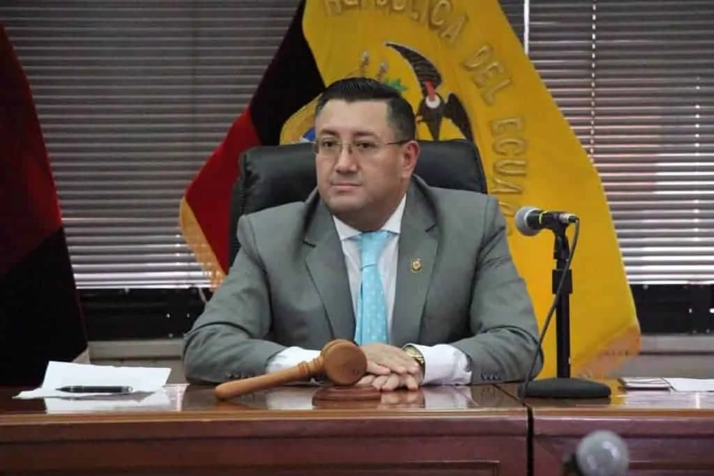 Traducción del expediente para la extradición de Rafael Correa tomará 16 días más