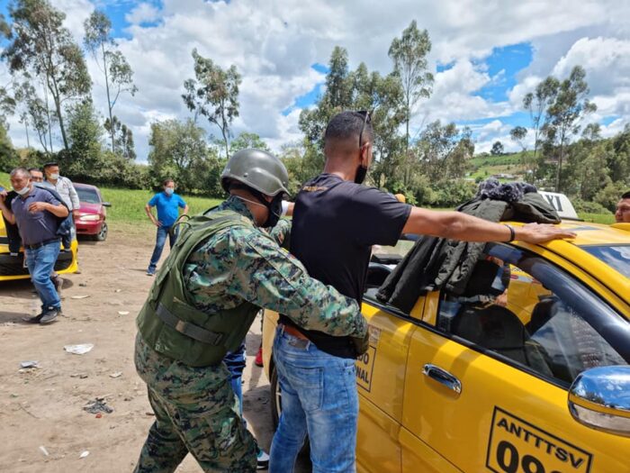 Casos. Según la Policía de Ecuador, desde enero hasta mayo de 2022, alrededor de 30 taxis fueron encontrados con migrantes ilegales.