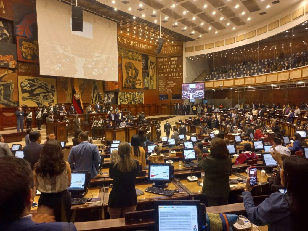 La Asamblea se convierte en un ring político-jurídico